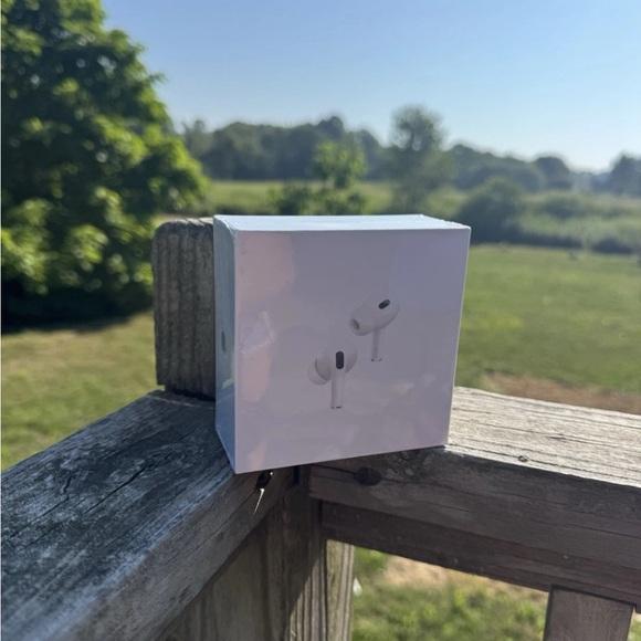 Apple White Earbud Headphones